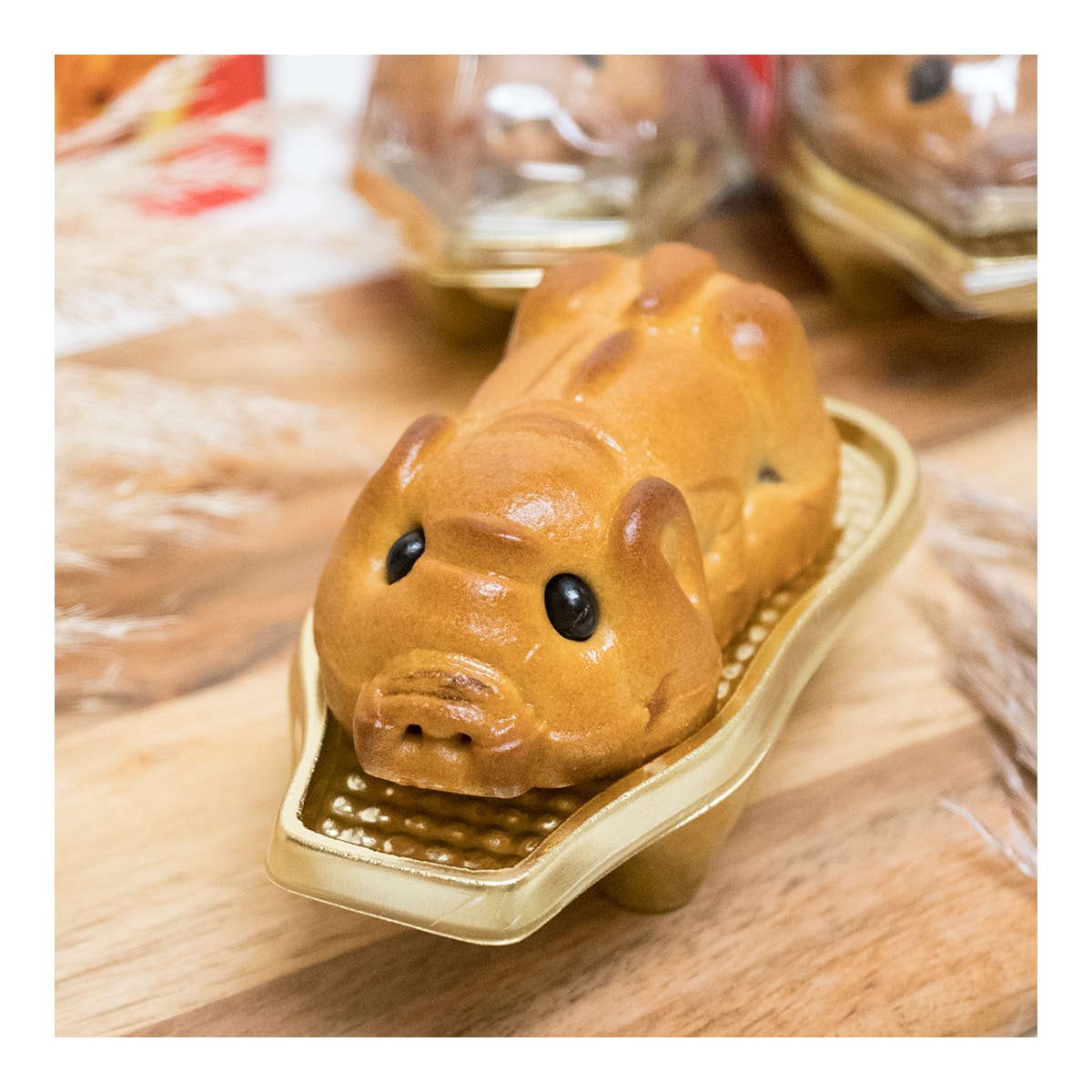 Kam Wah Golden Cutie Pig-Shaped Mooncake Gift Box